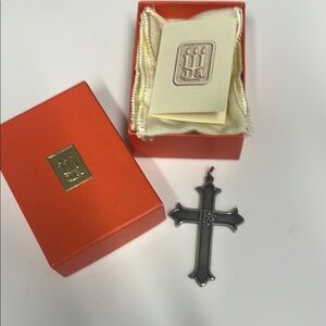 JAMES AVERY.  Retire Silver Cross “Jesus Savior”. Pendant with Box